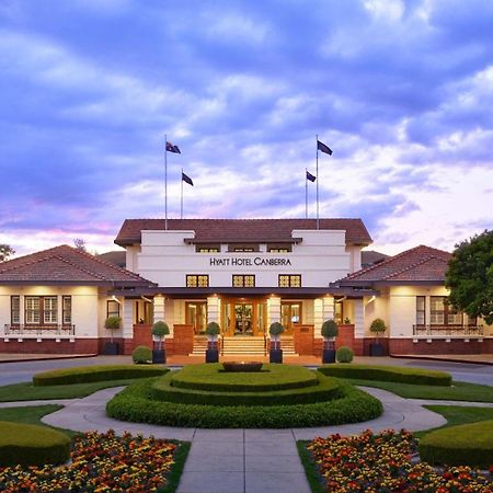 Hyatt Hotel Canberra - A Park Hyatt Hotel Exteriör bild The clubhouse at the Adelaide Golf Club