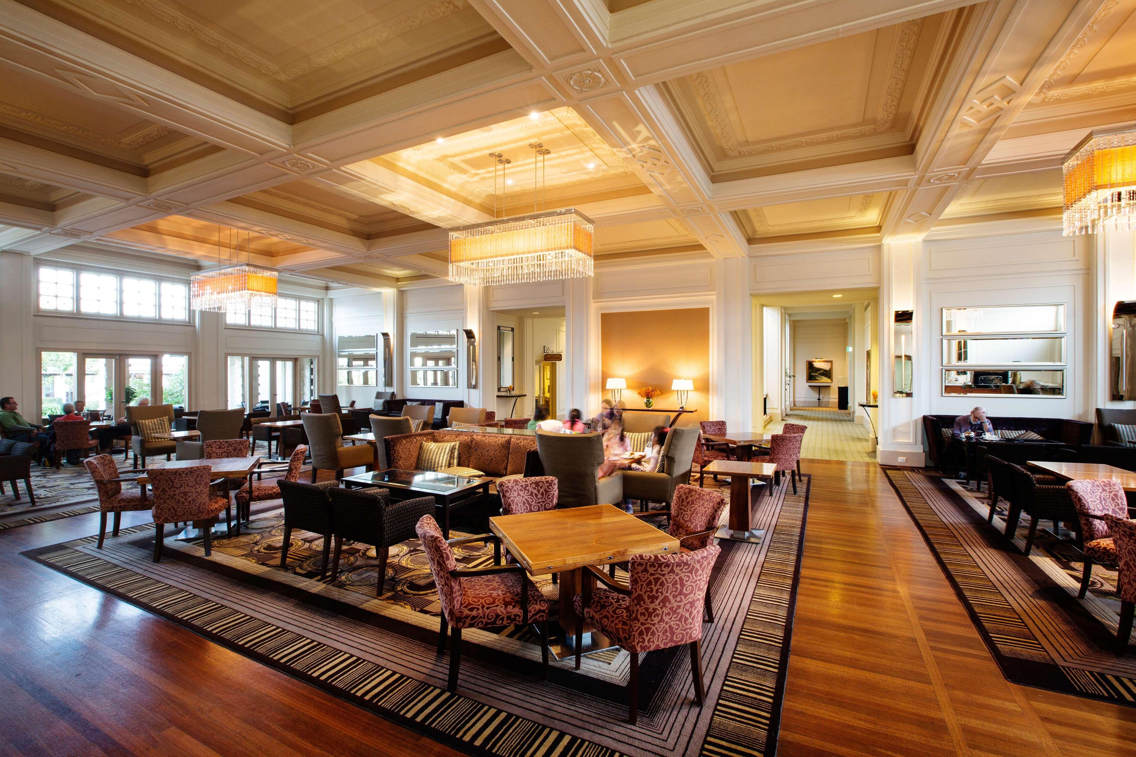 Hyatt Hotel Canberra - A Park Hyatt Hotel Exteriör bild The lobby of the Fullerton Hotel